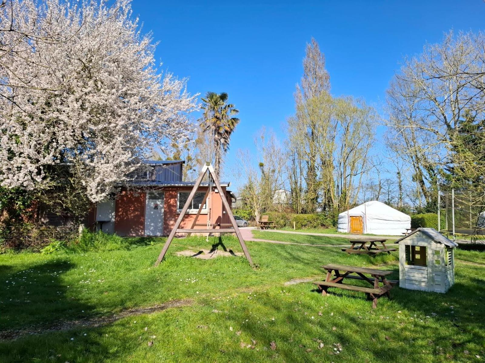 Le Village Insolite Yourte Et Roulotte Saint-Benoît-des-Ondes Eksteriør billede
